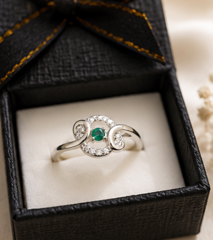 Anillo Esmeralda Brillo Clásico